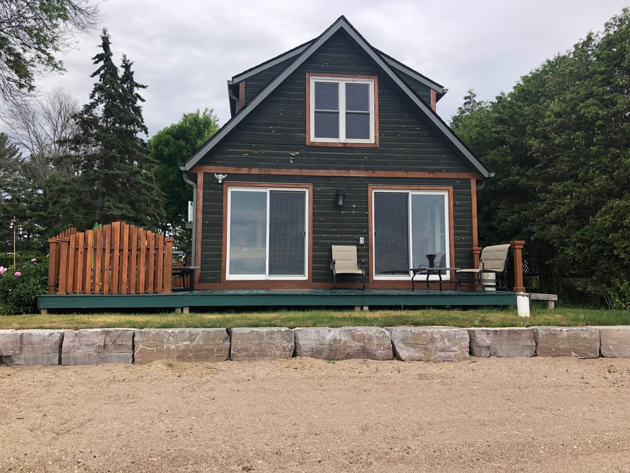 Beach House exterior view at Harmer's Cottages.