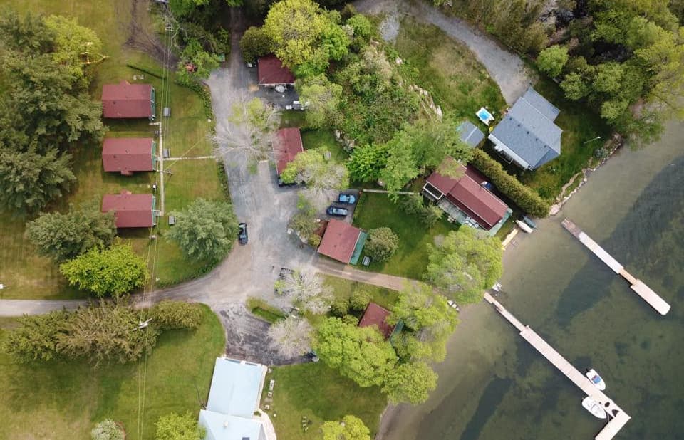 Aerial view of the Harmer's Cottages property beside the shoreline and docks.